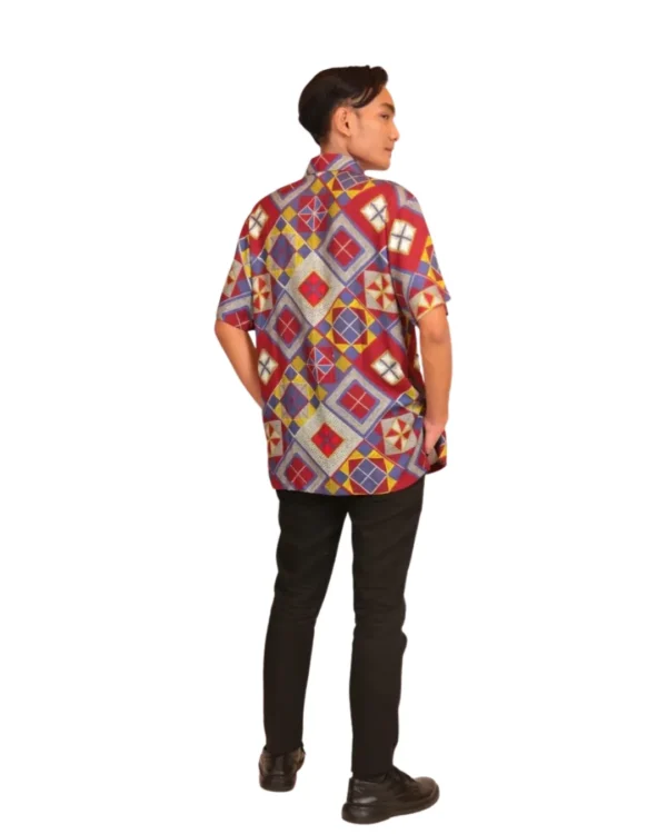 KEMEJA HEM LENGAN PENDEK PRIA WARNA MERAH KUNING, RAYON TWILL MOTIF TENUN GEOMETRIS ETNIK, EKSKLUSIF MOREZ - Image 4