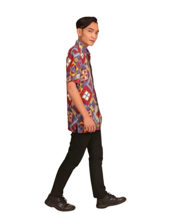 KEMEJA HEM LENGAN PENDEK PRIA WARNA MERAH KUNING, RAYON TWILL MOTIF TENUN GEOMETRIS ETNIK, EKSKLUSIF MOREZ - Image 3