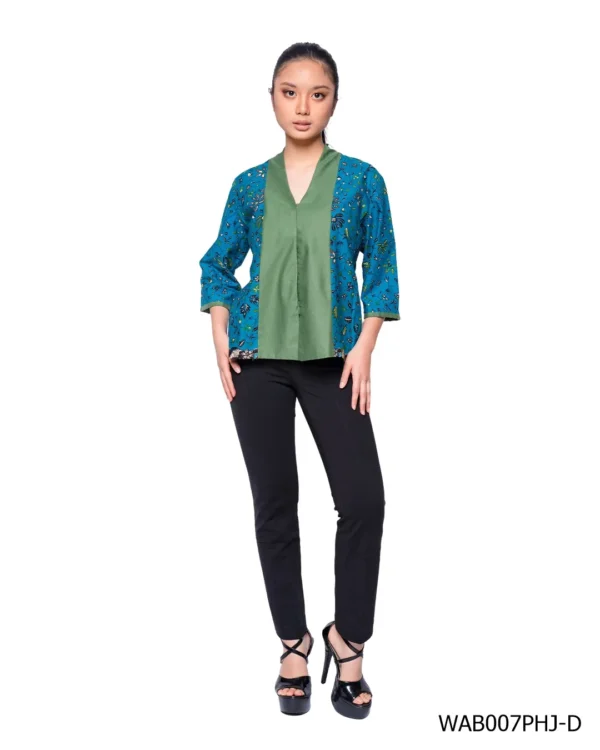 BATIK BLOUSE KATUN MOTIF LAR-LARAN KEMBANG HIJAU & BIRU LIMITED MISSELLE - Image 2