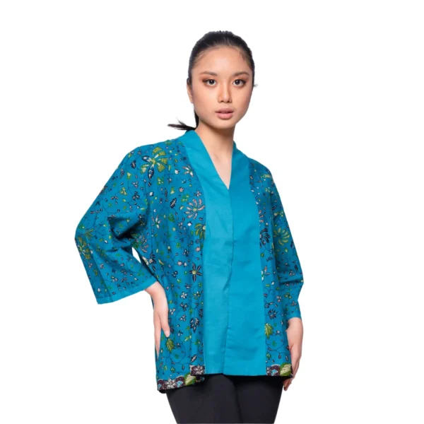 BATIK BLOUSE KATUN MOTIF LAR-LARAN KEMBANG HIJAU & BIRU LIMITED MISSELLE - Image 3