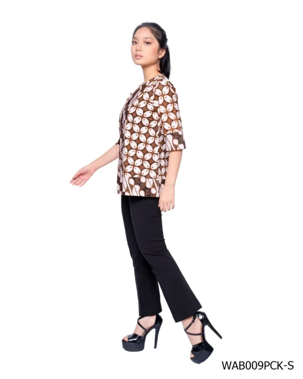 BATIK BLOUSE KATUN MOTIF BADAN KAWUNG KOMBINASI PARANG SOGAN PUTIH LIMITED MISSELLE - Image 3